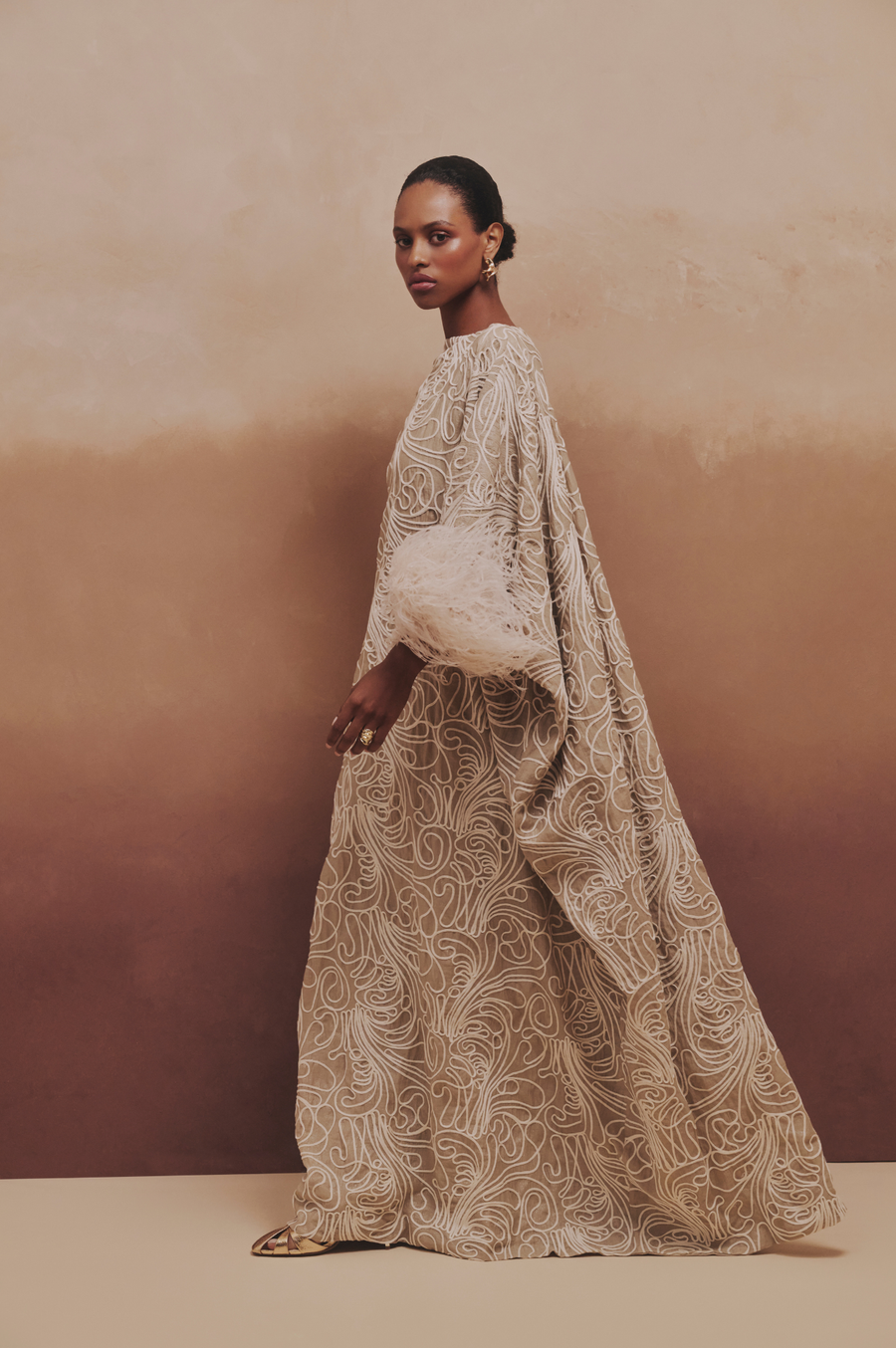 ABSTRACT EMBROIDERY COCOON DRESS WITH FEATHERS Dima Ayad ABSTRACT EMBROIDERY COCOON DRESS WITH FEATHERS Dima Ayad